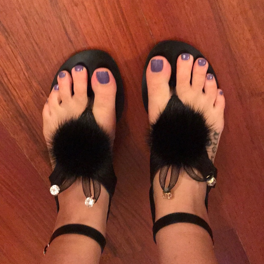 Pom Pom fur black ankle wrap sandals